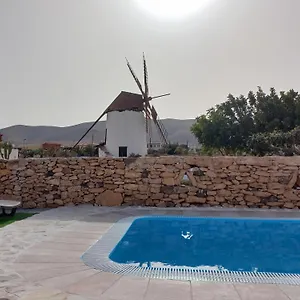 Histórica Con Molino De Viento Villa Antigua (Fuerteventura)